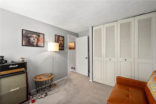 3118 Ridge Rd, South Park, PA 15129 - sitting room with carpet floors and a textured ceiling