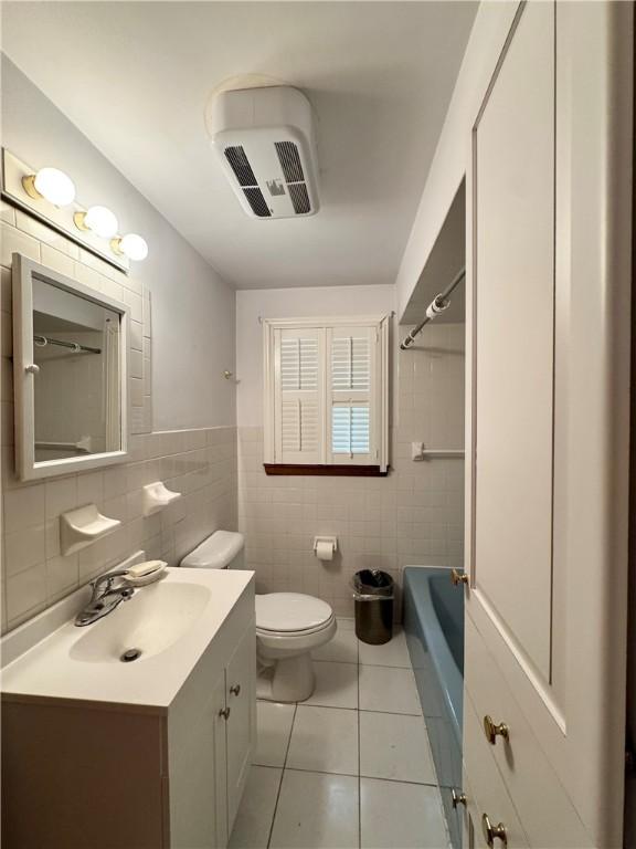 7 E Sheridan Ave, New Castle/1St, PA 16105 - bathroom featuring tile walls, vanity, tile patterned floors, and shower / washtub combination