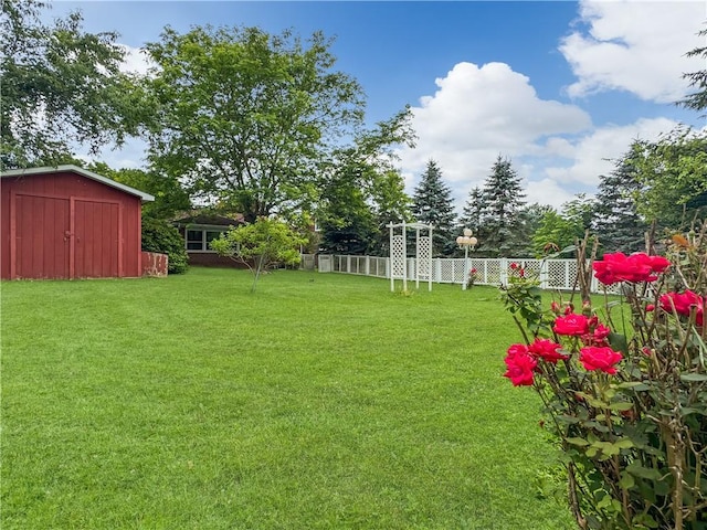 7 E Sheridan Ave, New Castle/1St, PA 16105 - view of yard with a storage unit