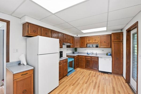 1112 Grigsby, Shenango Twp Law, PA 16101 - kitchen featuring white appliances, a paneled ceiling, under cabinet range hood, light wood-style floors, and light countertops