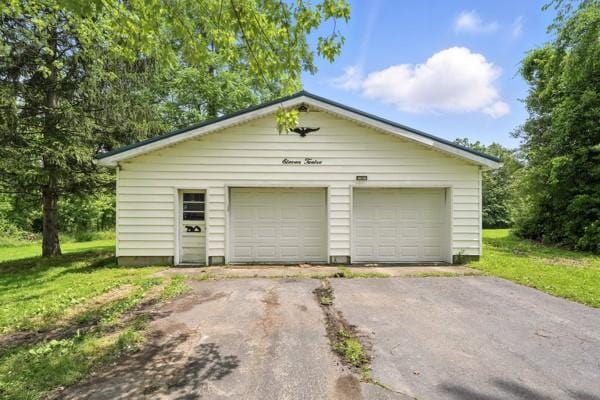 1112 Grigsby, Shenango Twp Law, PA 16101 - view of detached garage