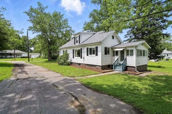1112 Grigsby, Shenango Twp Law, PA 16101 - view of front facade featuring a front yard, driveway, and entry steps