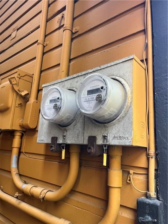 38 Rostock St, Spring Hill, PA 15212 - exterior view of electric meter