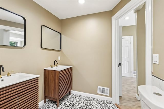 515 Peebles St, Wilkinsburg, PA 15221 - full bathroom featuring two vanities and recessed lighting