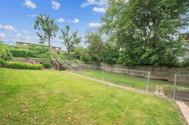 604 N 4th St, Jeannette, PA 15644 - view of yard