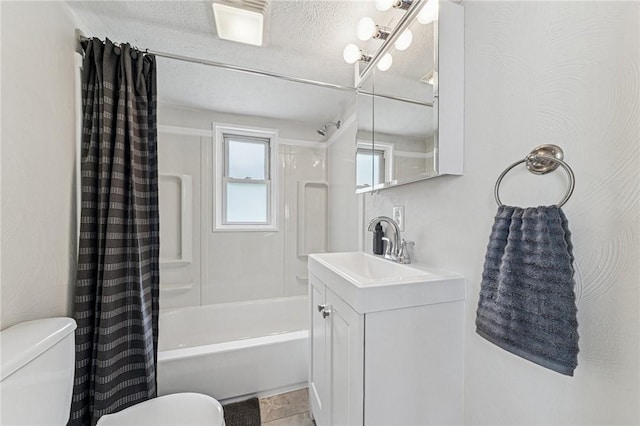 604 N 4th St, Jeannette, PA 15644 - bathroom with vanity, shower / tub combo with curtain, and a textured ceiling