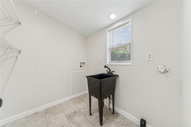 604 N 4th St, Jeannette, PA 15644 - laundry area featuring washer hookup and baseboards