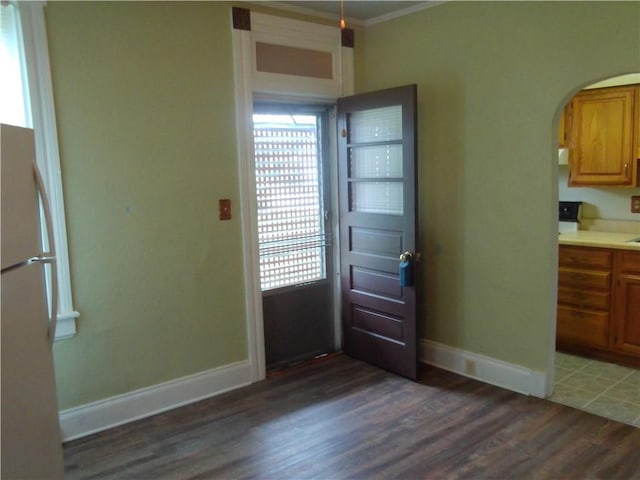 129-131 4th Ave, Scottdale, PA 15683 - entrance foyer featuring arched walkways, dark wood-style floors, and ornamental molding