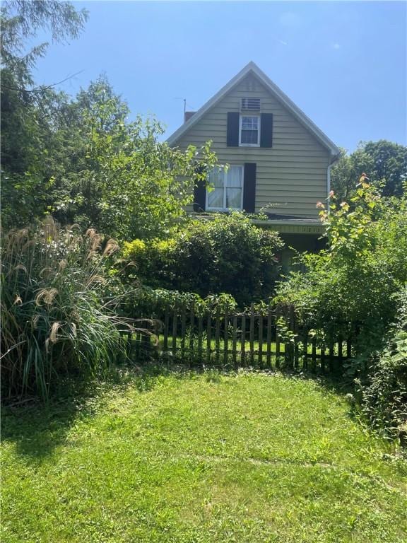1213 Mccormick Ave, Connellsville, PA 15425 - view of side of home