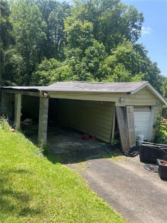 1213 Mccormick Ave, Connellsville, PA 15425 - view of car parking with driveway