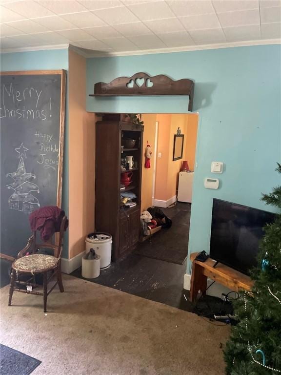 1213 Mccormick Ave, Connellsville, PA 15425 - carpeted living area with ornamental molding