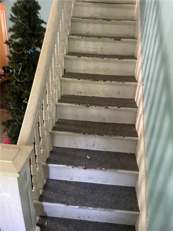 1213 Mccormick Ave, Connellsville, PA 15425 - view of stairway