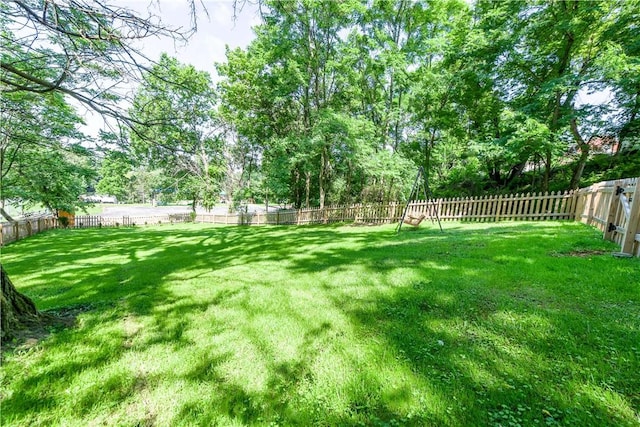 2688 Summit St, Bethel Park, PA 15102 - view of fenced backyard