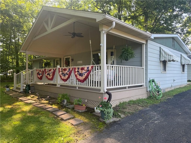 125 Sequoia Dr, Jackson Twp, PA 16137 - view of front facade with covered porch, a ceiling fan, and crawl space