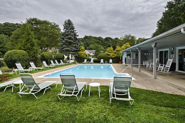 251 Commons Dr, Oakmont, PA 15139 - community pool with a patio area