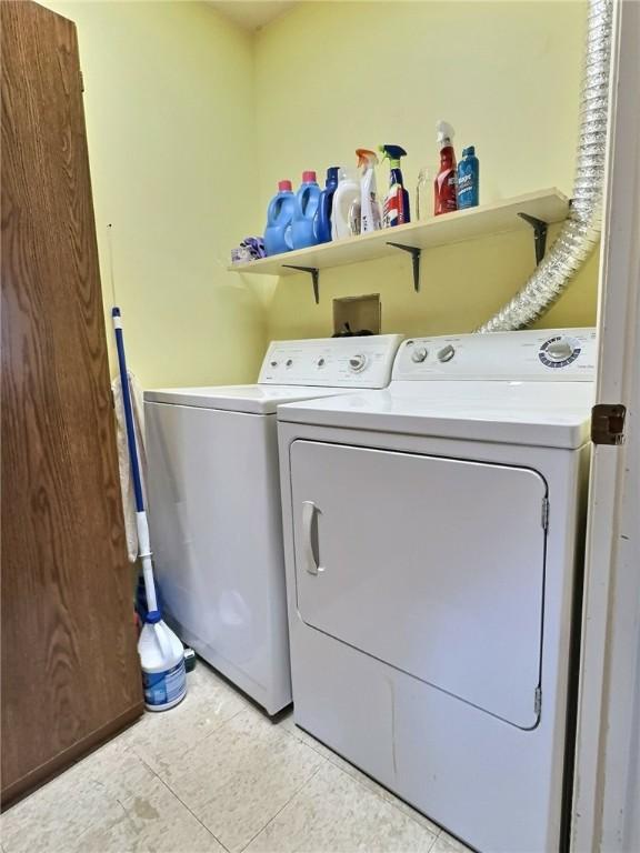 830 S Main St Unit 206, City Of Washington, PA 15301 - laundry room with washer and clothes dryer and light tile patterned floors