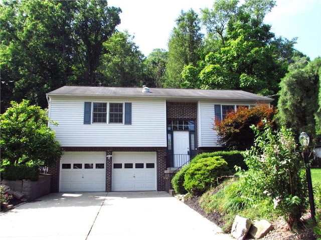 3853 Grist Mill Ln, Murrysville, PA 15668 - raised ranch featuring concrete driveway, brick siding, and an attached garage