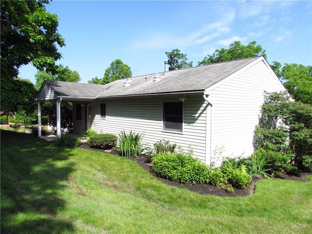 3853 Grist Mill Ln, Murrysville, PA 15668 - view of side of home with a lawn and a shingled roof