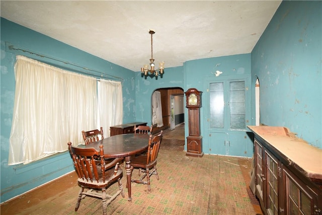 420 Tanner St, Sharon, PA 16146 - dining space featuring arched walkways and a chandelier