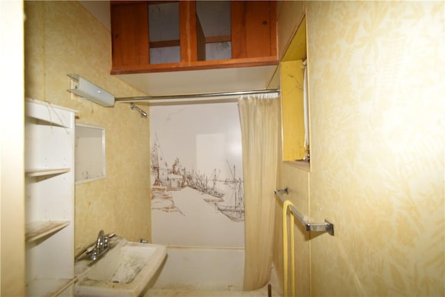 420 Tanner St, Sharon, PA 16146 - full bath with a shower with curtain and a sink