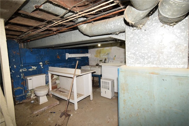 420 Tanner St, Sharon, PA 16146 - unfinished basement with washer / dryer