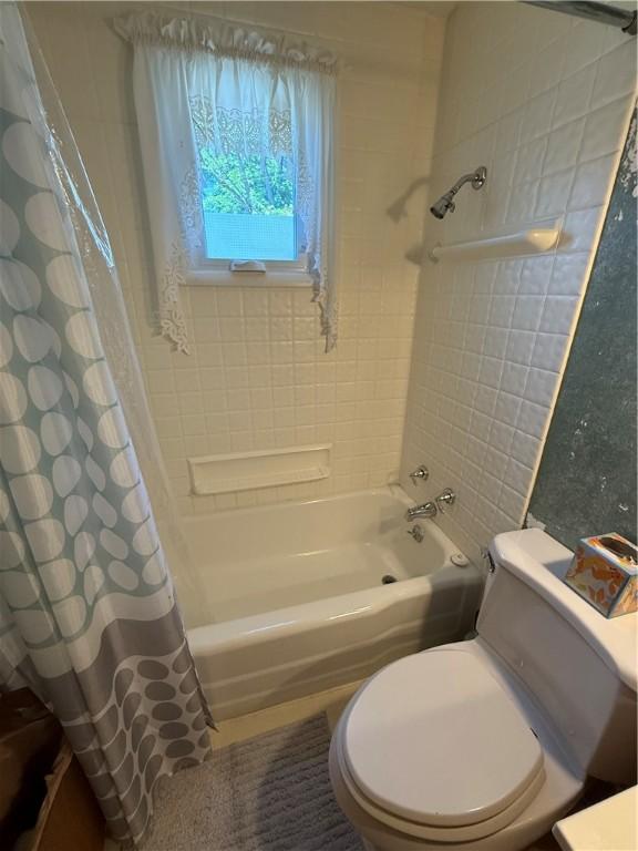 2801 7th Street Rd, Lower Burrell, PA 15068 - bathroom featuring shower / tub combo with curtain