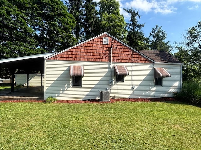 26 Mount View Dr, Burgettstown Boro, PA 15021 - view of side of property with a lawn and a carport