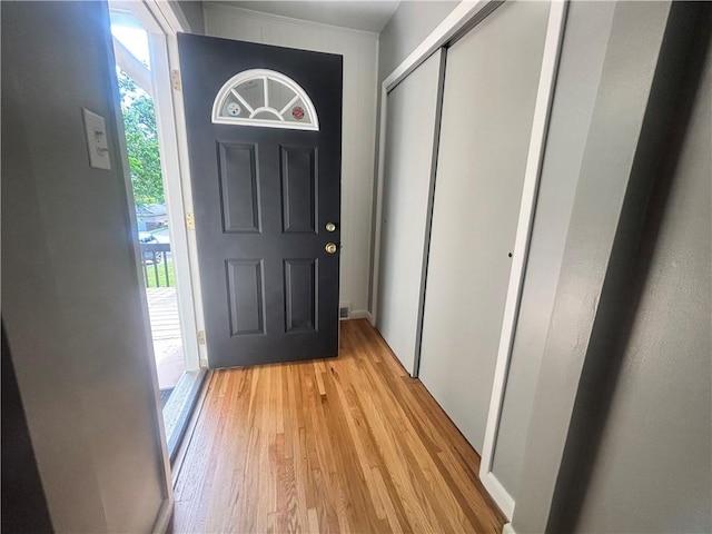 26 Mount View Dr, Burgettstown Boro, PA 15021 - foyer featuring light wood-style floors
