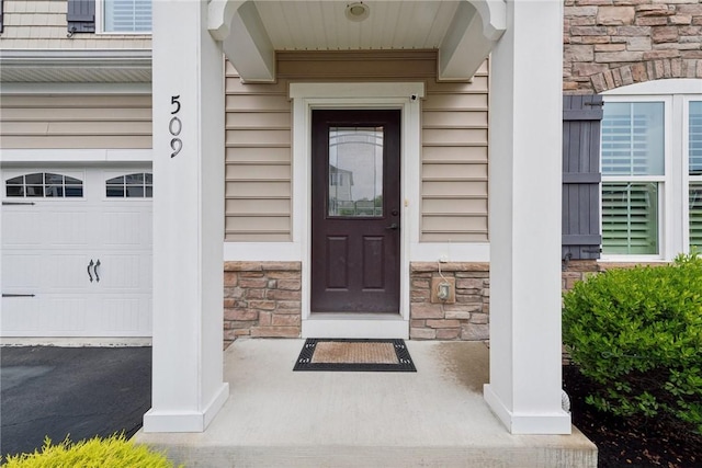 509 Saddle Ridge Dr, Penn Twp Wml, PA 15642 - view of exterior entry with stone siding and a garage