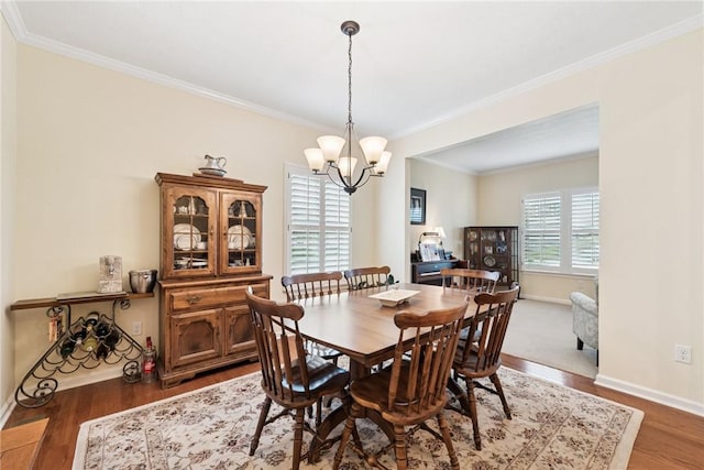 509 Saddle Ridge Dr, Penn Twp Wml, PA 15642 - dining space featuring a chandelier, wood finished floors, and crown molding