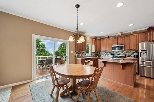 509 Saddle Ridge Dr, Penn Twp Wml, PA 15642 - dining area with crown molding, recessed lighting, light wood-style floors, and a chandelier