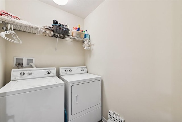 509 Saddle Ridge Dr, Penn Twp Wml, PA 15642 - laundry room featuring washing machine and clothes dryer