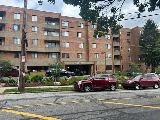 5715 Beacon St Unit 511, Squirrel Hill, PA 15217 - view of apartment building / complex