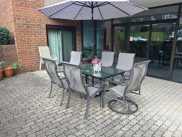 5715 Beacon St Unit 511, Squirrel Hill, PA 15217 - view of patio with outdoor dining space