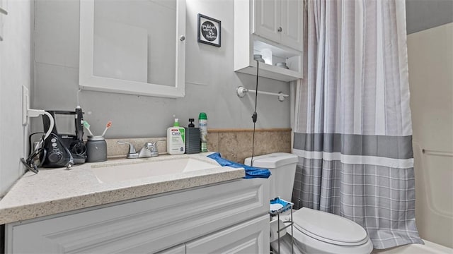 117 Carroll St, Aliquippa, PA 15001 - bathroom with vanity and toilet