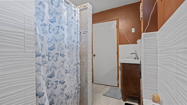 117 Carroll St, Aliquippa, PA 15001 - full bath with vanity, a shower with shower curtain, and tile walls