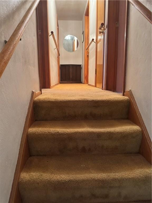 1306 Spring St, Derry Twp, PA 15650 - stairway featuring a textured wall