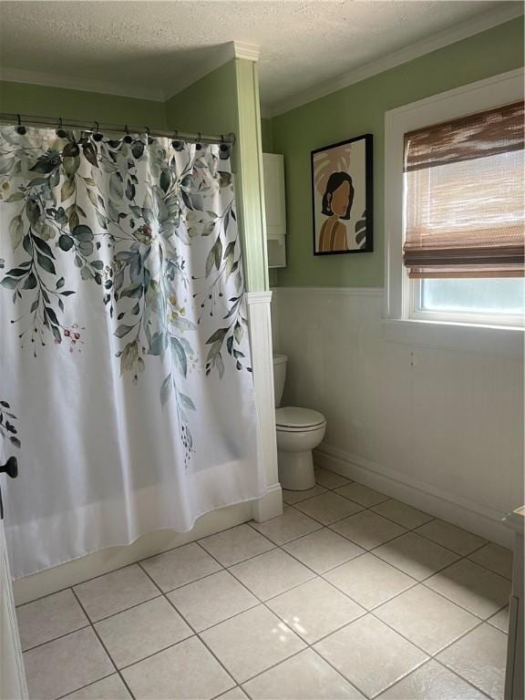 1022 Dewey Ave, New Castle/3Rd, PA 16101 - full bath with tile patterned flooring, crown molding, a textured ceiling, and wainscoting