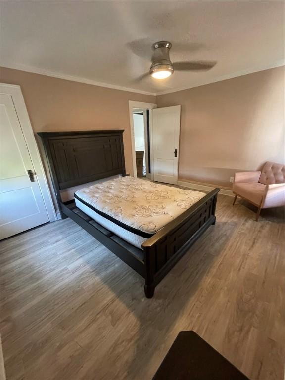 1022 Dewey Ave, New Castle/3Rd, PA 16101 - bedroom with light wood finished floors, a ceiling fan, and ornamental molding
