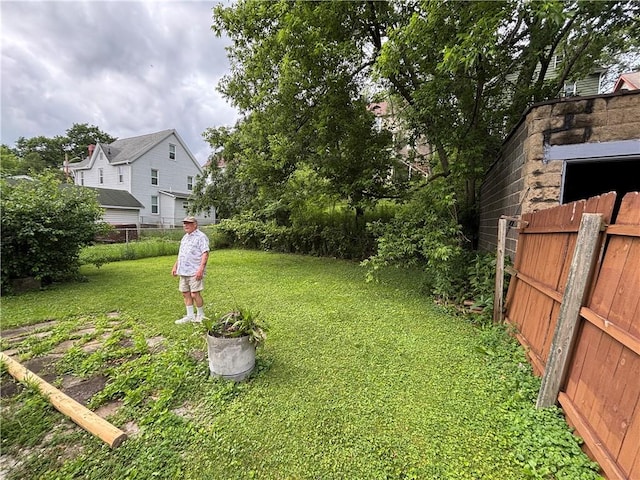618 W Penn St, City Of But Nw, PA 16001 - view of yard