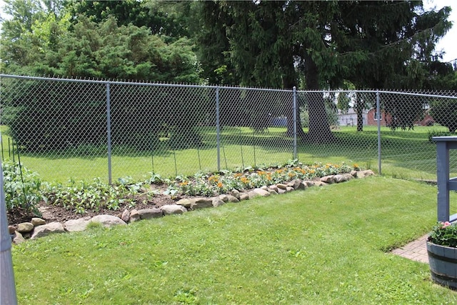 539 Milliken Ave, Sharpsville, PA 16150 - view of yard