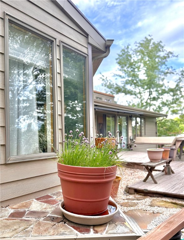 554 Rolling Green Dr, Bethel Park, PA 15102 - exterior view