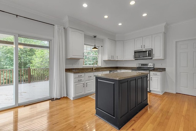 642 Water View Dr, Cranberry Twp, PA 16066 - kitchen with stainless steel appliances, white cabinets, crown molding, light wood finished floors, and recessed lighting
