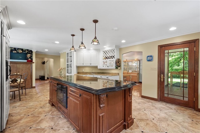 2590 Wildwood Rd, Hampton, PA 15101 - kitchen with arched walkways, dark countertops, crown molding, white cabinetry, and recessed lighting
