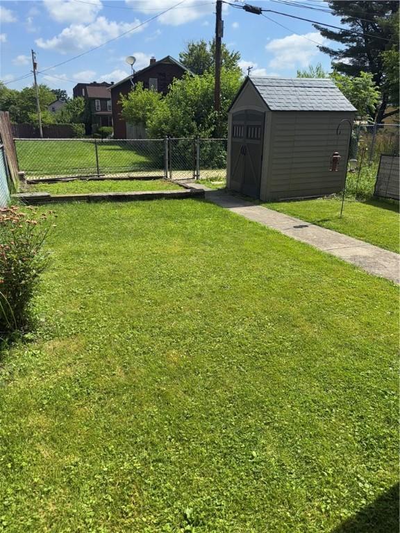 33 Spruce St, Natrona, PA 15065 - view of yard with a storage unit