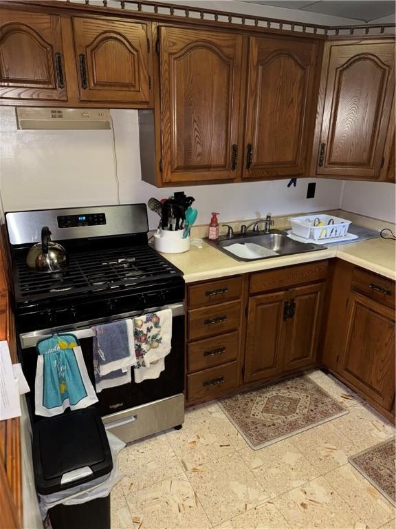 33 Spruce St, Natrona, PA 15065 - kitchen featuring gas range, light countertops, and ventilation hood