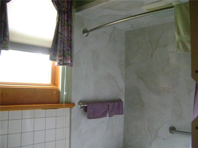 404 Scipio, Jamestown, PA 16134 - full bathroom with a shower