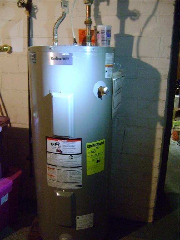 404 Scipio, Jamestown, PA 16134 - utility room with water heater