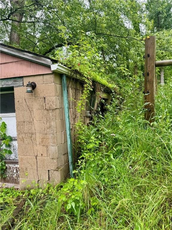 263 Elicker Rd, Plum Boro, PA 15239 - exterior view of concrete block siding