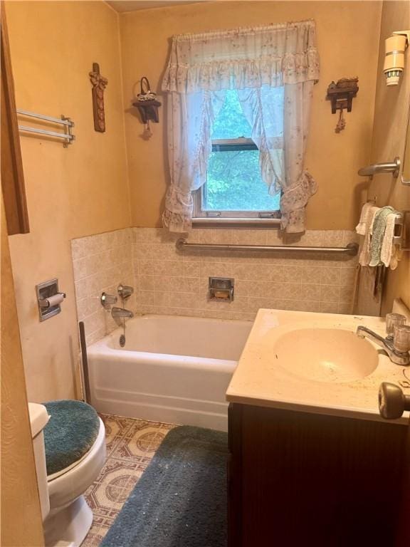 263 Elicker Rd, Plum Boro, PA 15239 - full bath featuring a garden tub, vanity, and tile patterned flooring